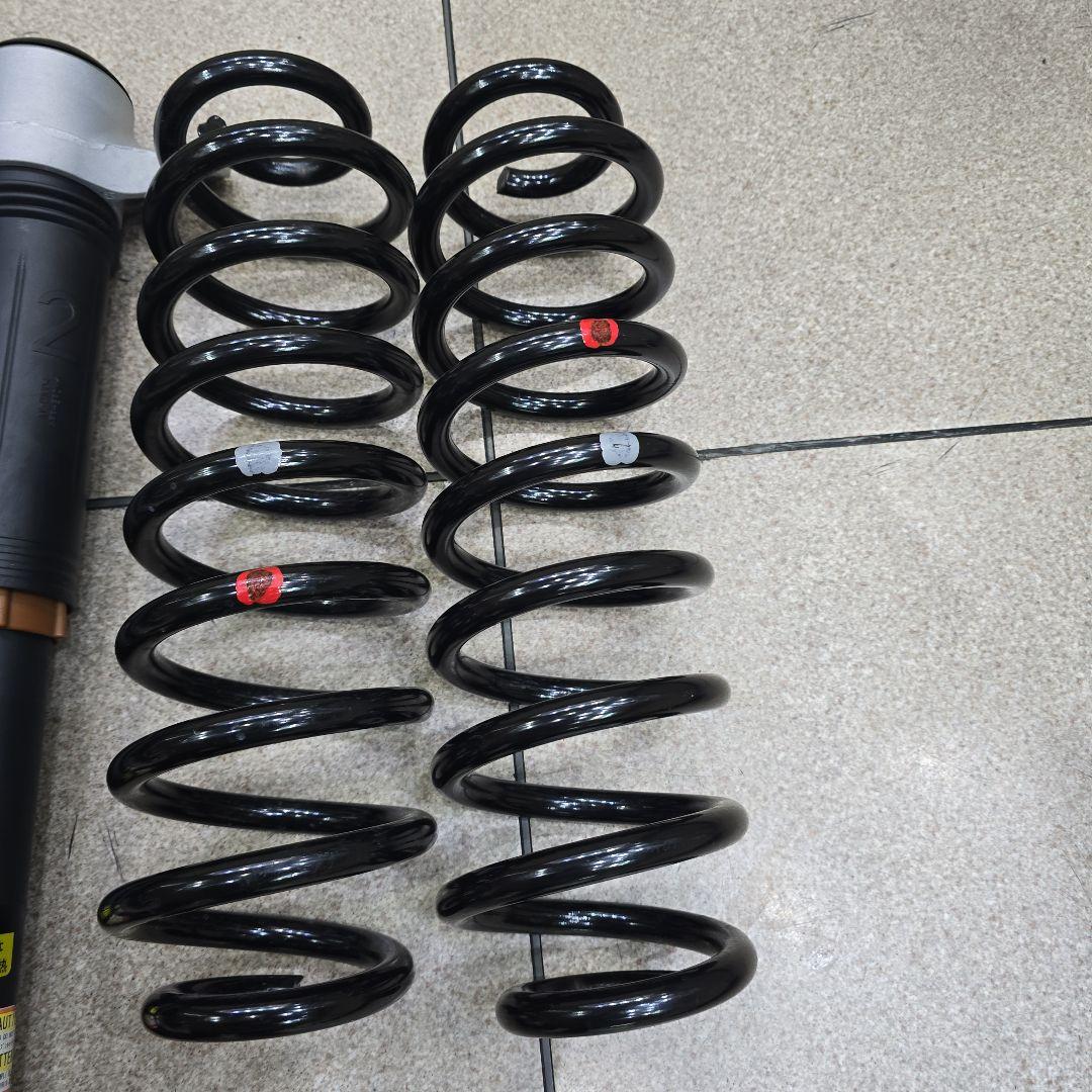 た*だ様 ハリアー80 ハイブリット純正サスペンションキット(一式)ほぼ新品