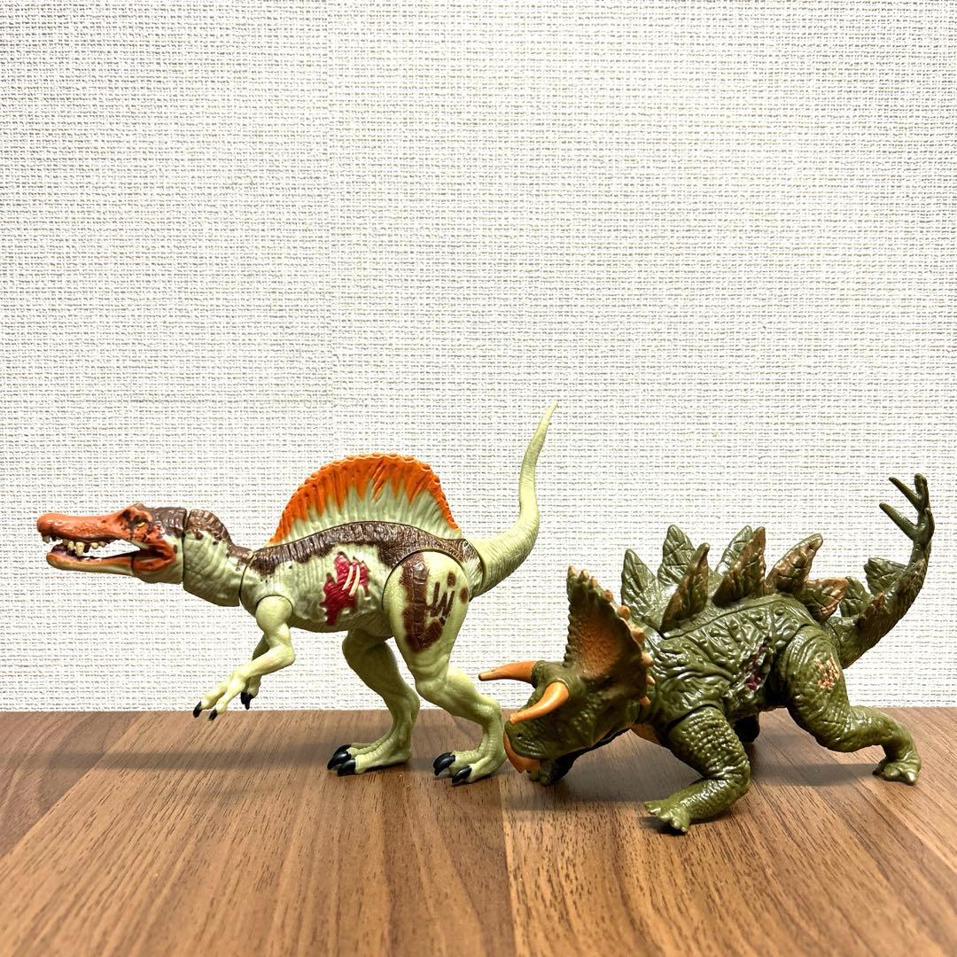 ハズブロ ステゴケラトプス スピノサウルス ジュラシックワールド 恐竜フィギュア