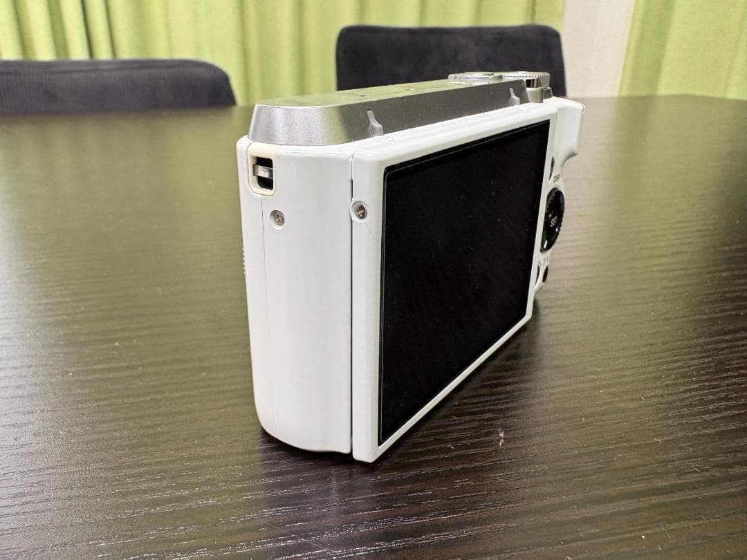 CASIO EXILIM EX-ZR1000 ホワイト　液晶難あり　ジャンク