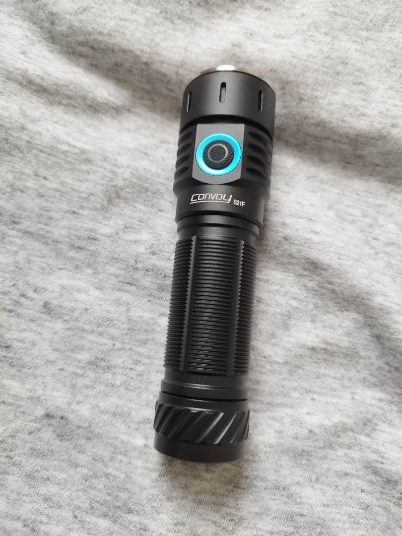 Convoy ブラック 懐中電灯　21700