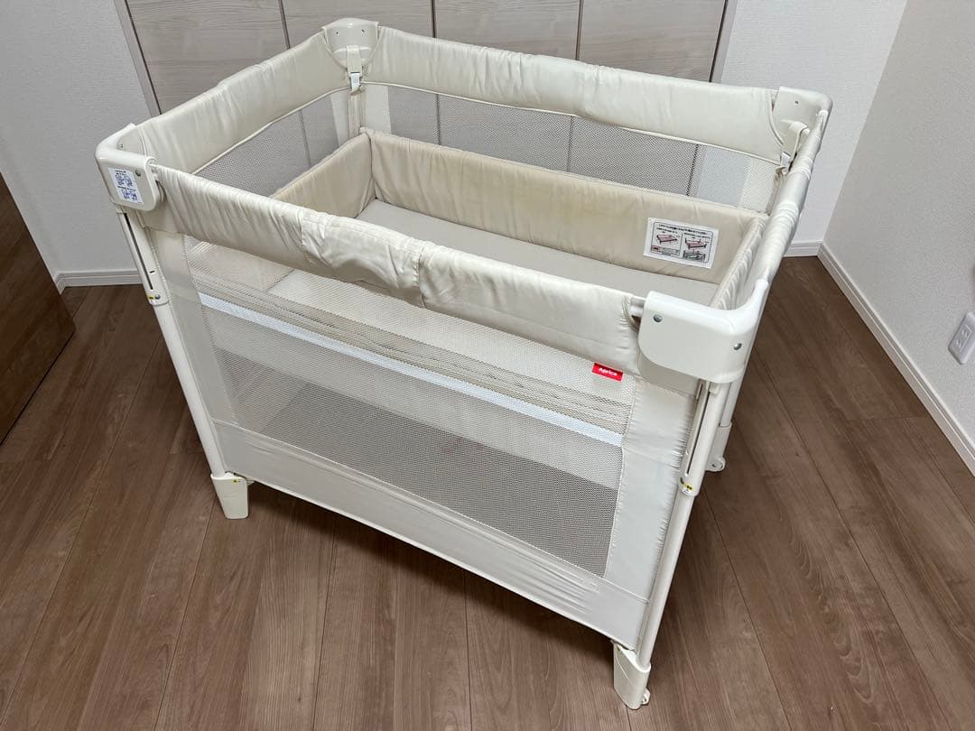 【ココネルエアー　アップリカ　たためるベビーベッド　折りたたみ】