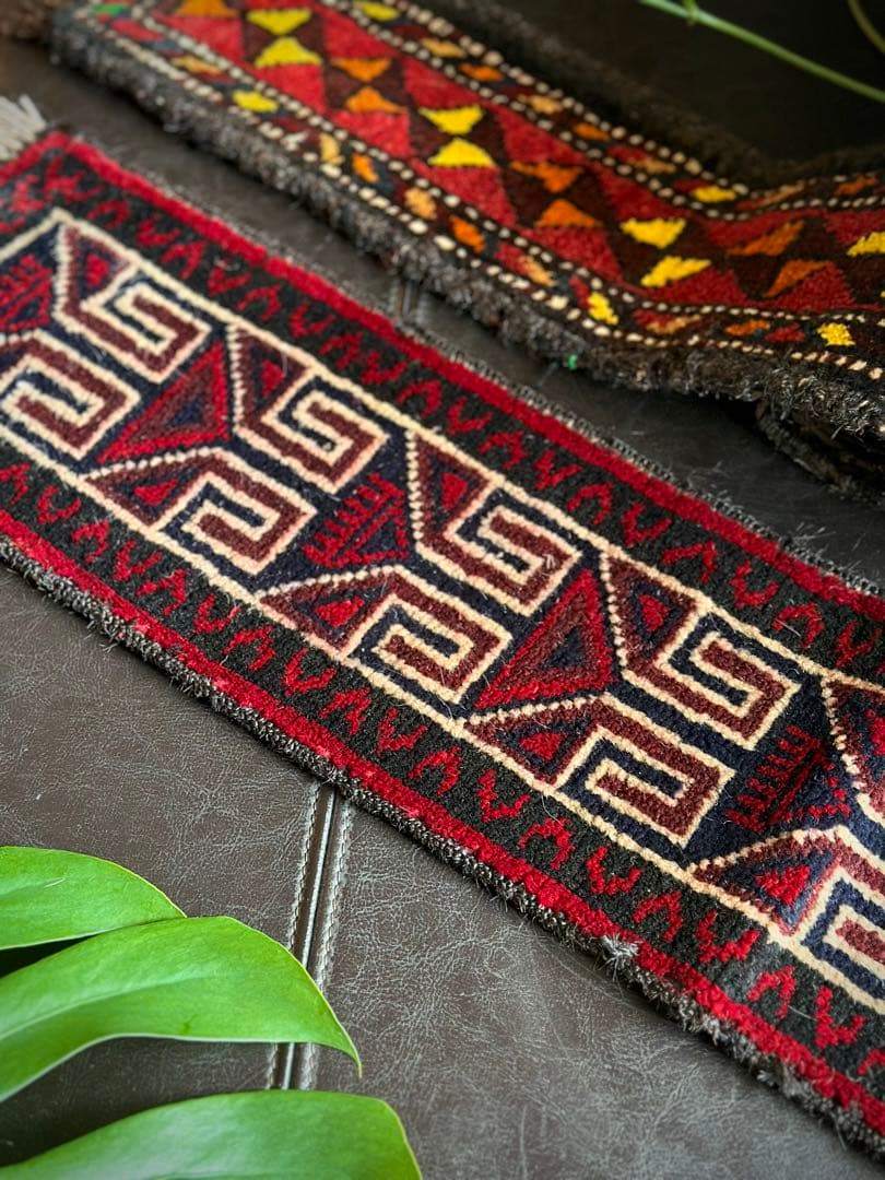 トライバルラグ　ヴィンテージラグ　ミニラグ　バルーチ　プリミティブ　ミニランナー