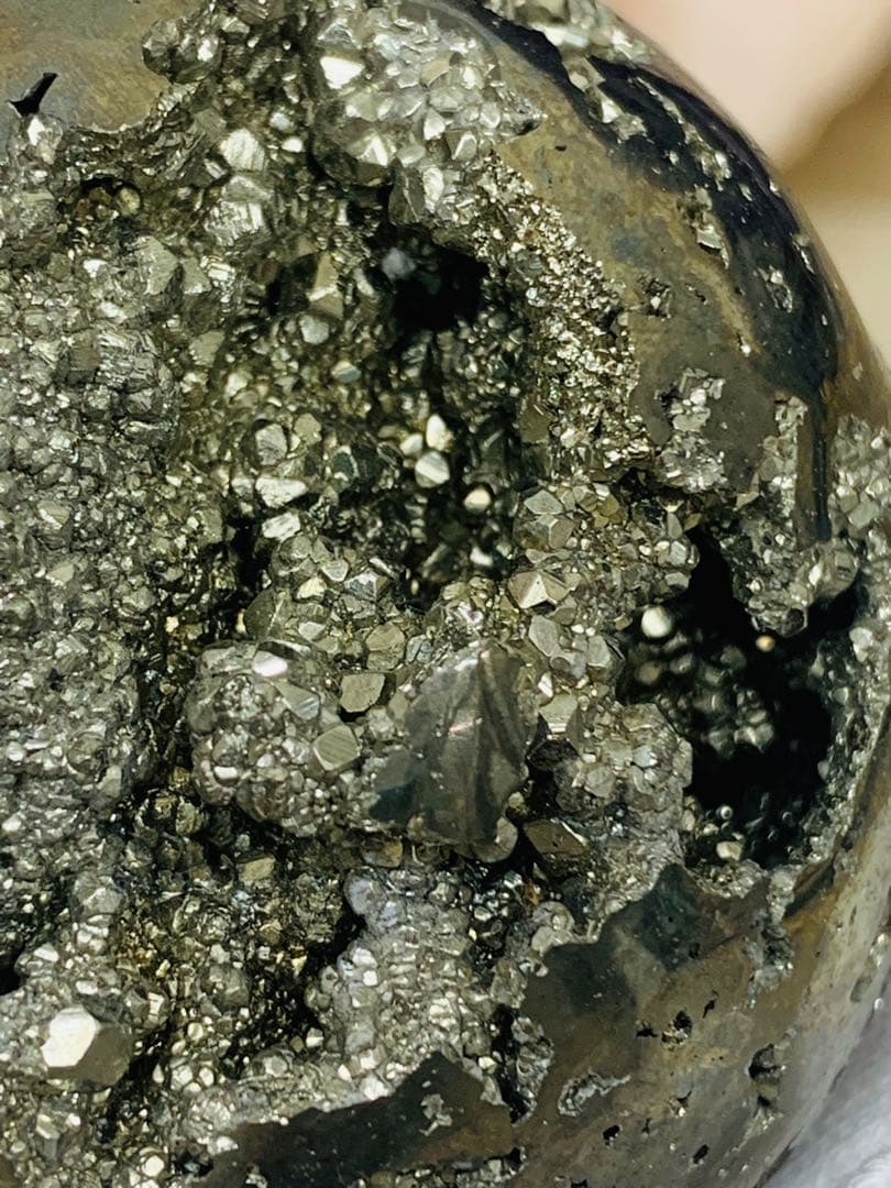 【希少】結晶きらめくパイライトスフィア✴︎富と守護を宿す｜天然石インテリア