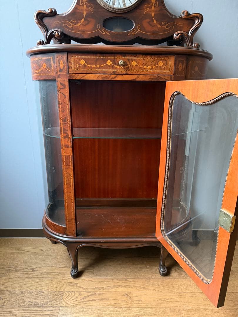 ロココ調　木製キャビネット 時計付き