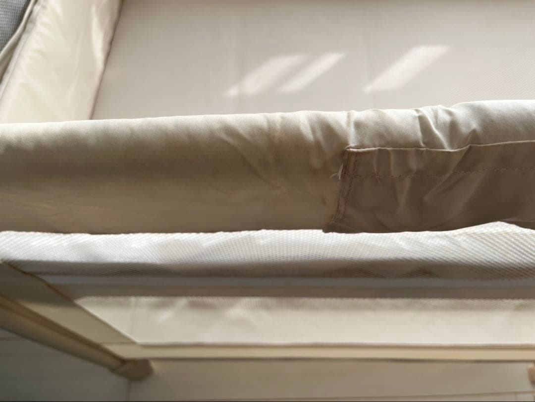 ベビーベッド 通気性メッシュ ベージュ