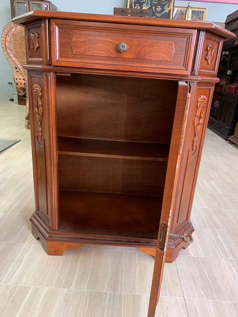 クラシック木製アンティーク家具　鍵付き