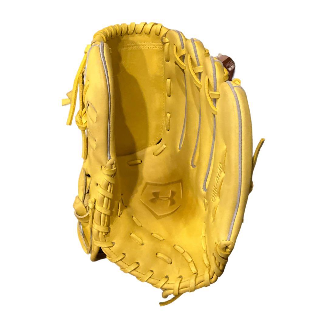 【極美品】アンダーアーマー　一般軟式　投手用