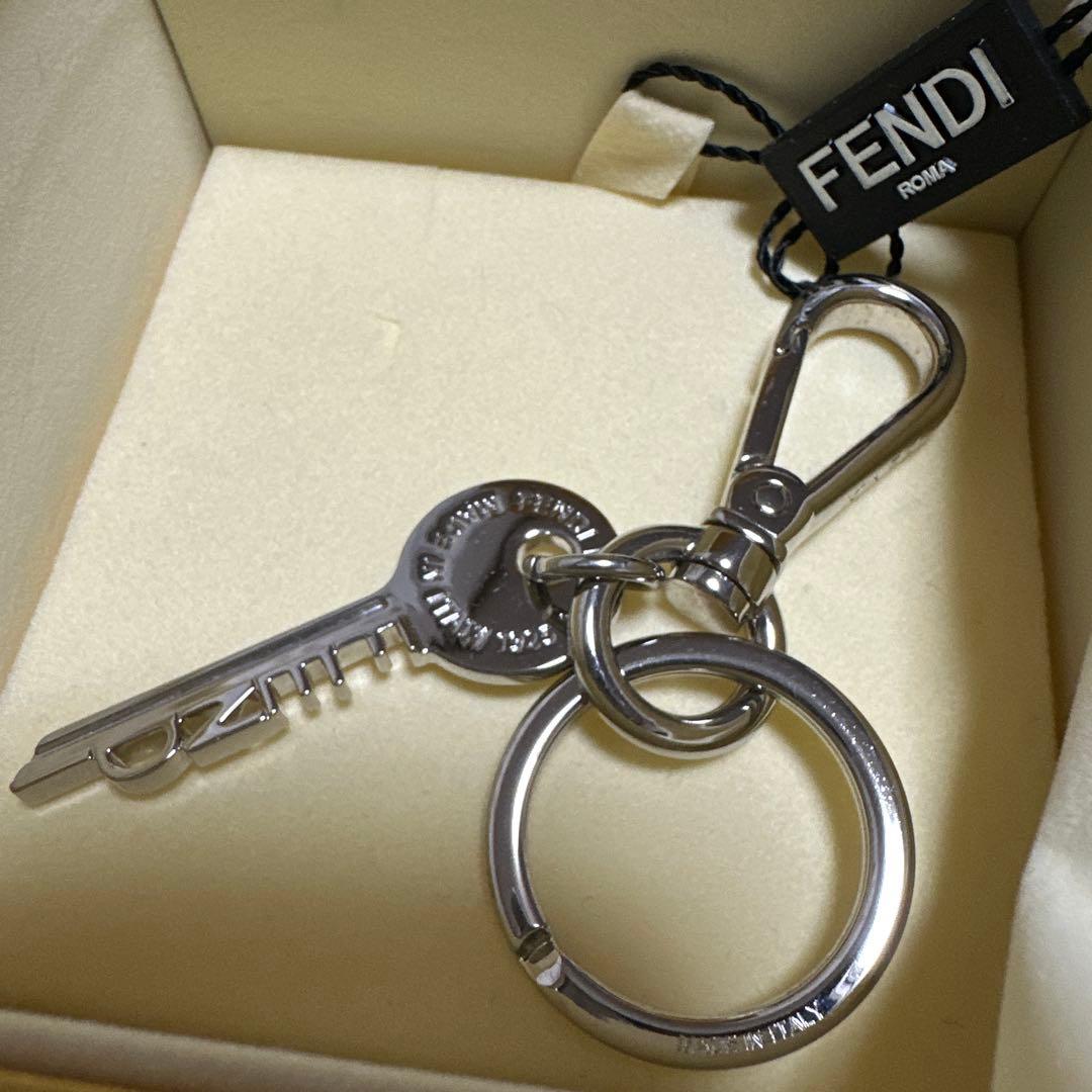 FENDI シルバー キーリング付きキー