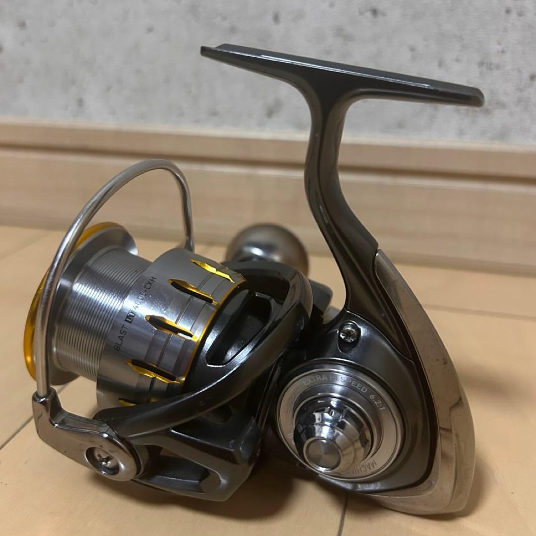 【週末限定価格】DAIWAスピニングリール　18 ブラスト LT4000-CXH