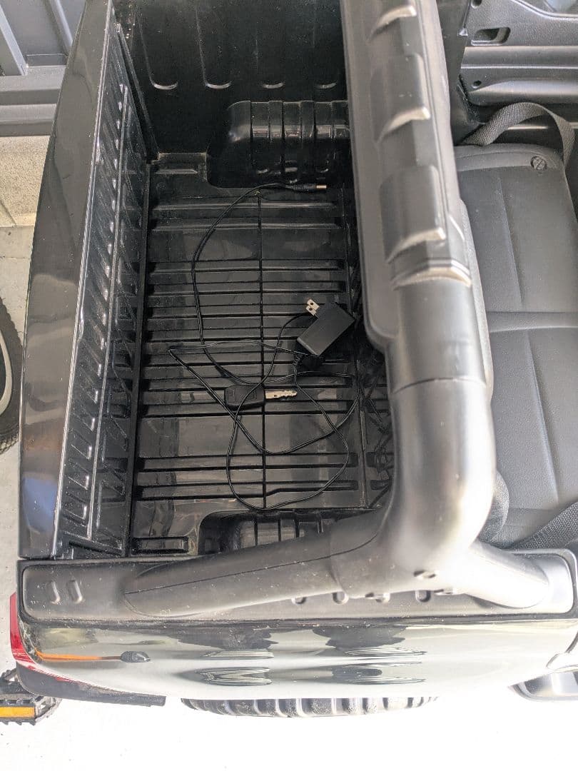 乗用玩具 乗用ラジコン トヨタ ハイラックス 　※シャンク品　手渡し取引き