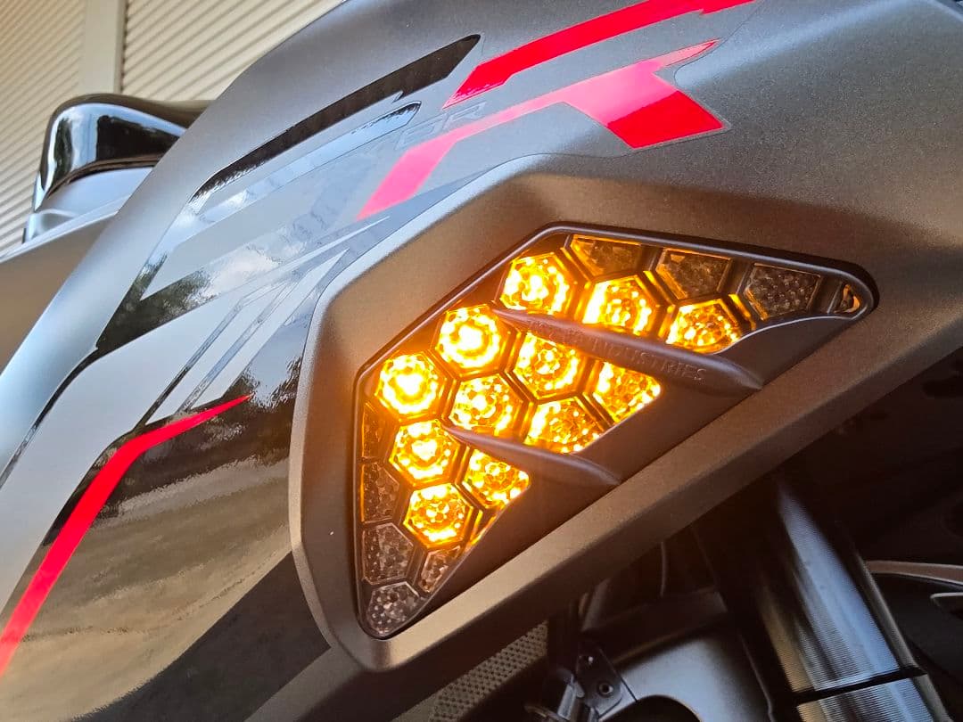 TST　カワサキ　Ninja用フロントウインカー