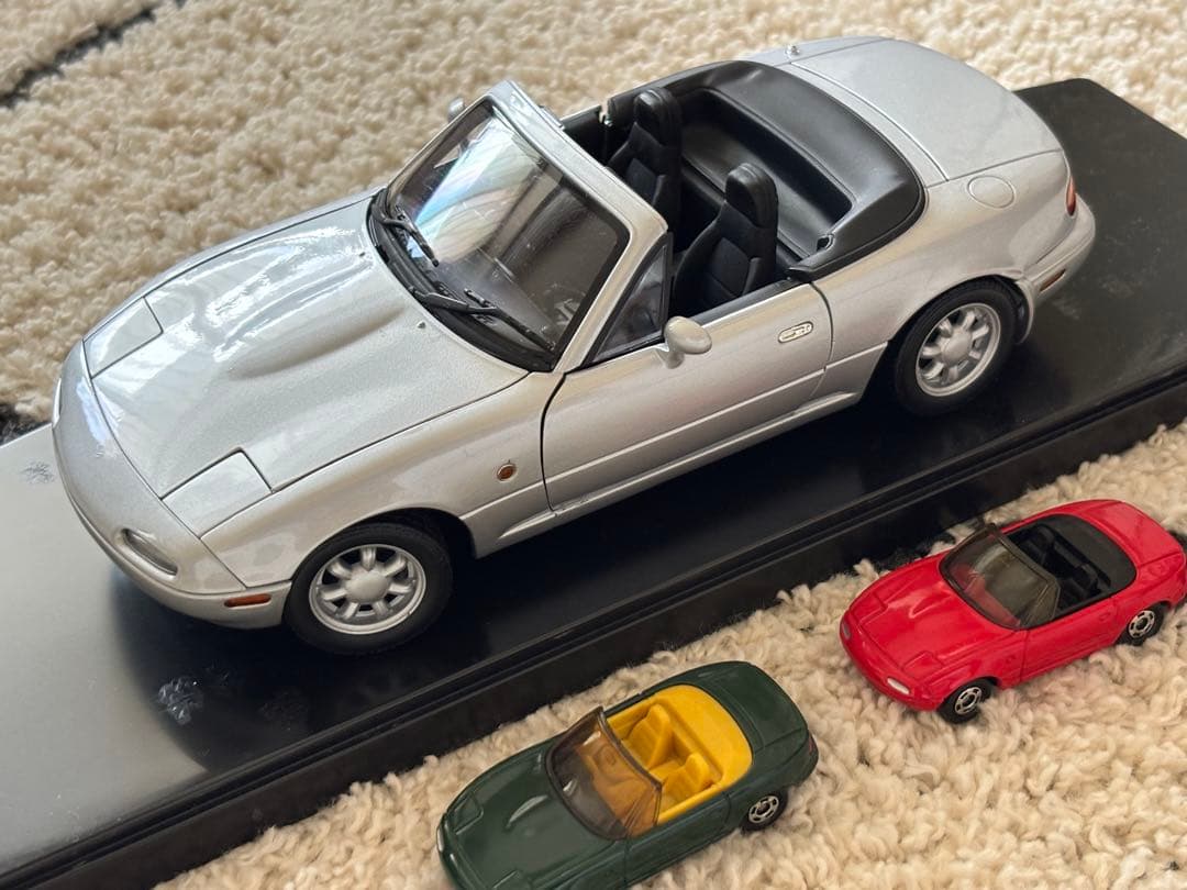 美品 Mazda MX-5 Miata 1/18 ミニカー シルバー