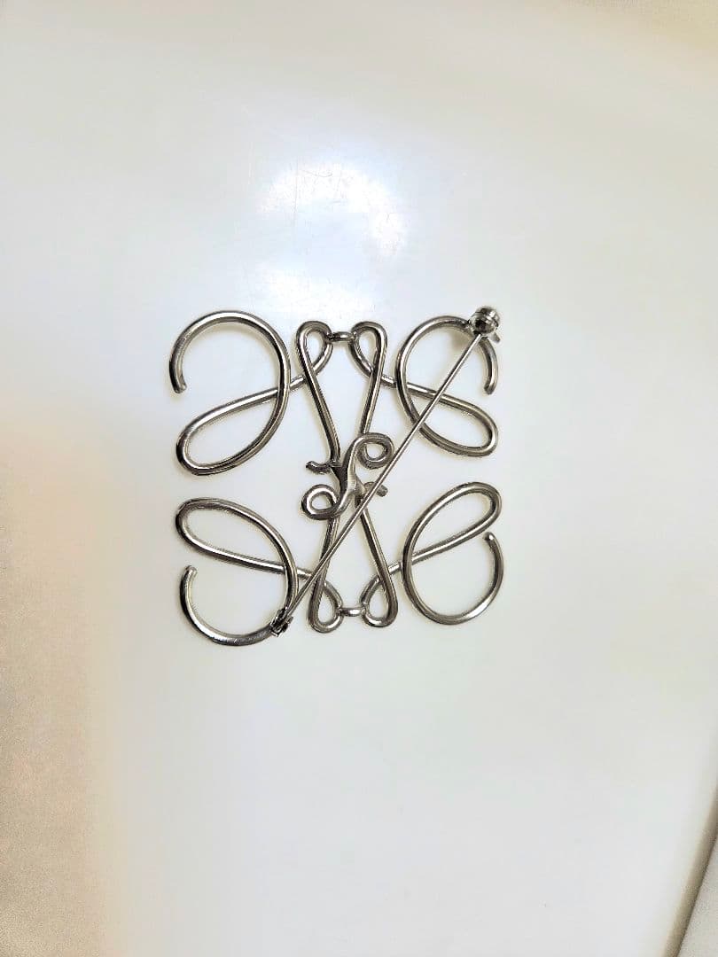 LOEWE ブローチ シルバー