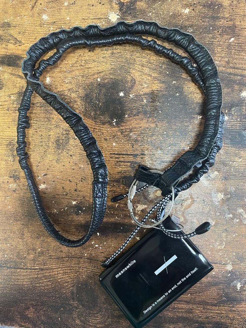 meanswhile レザーネックストラップ