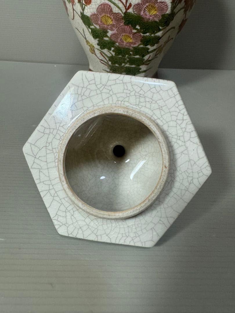 2155 薩摩焼 丸十字紋 色絵金彩花葉文　沈香壺　金彩