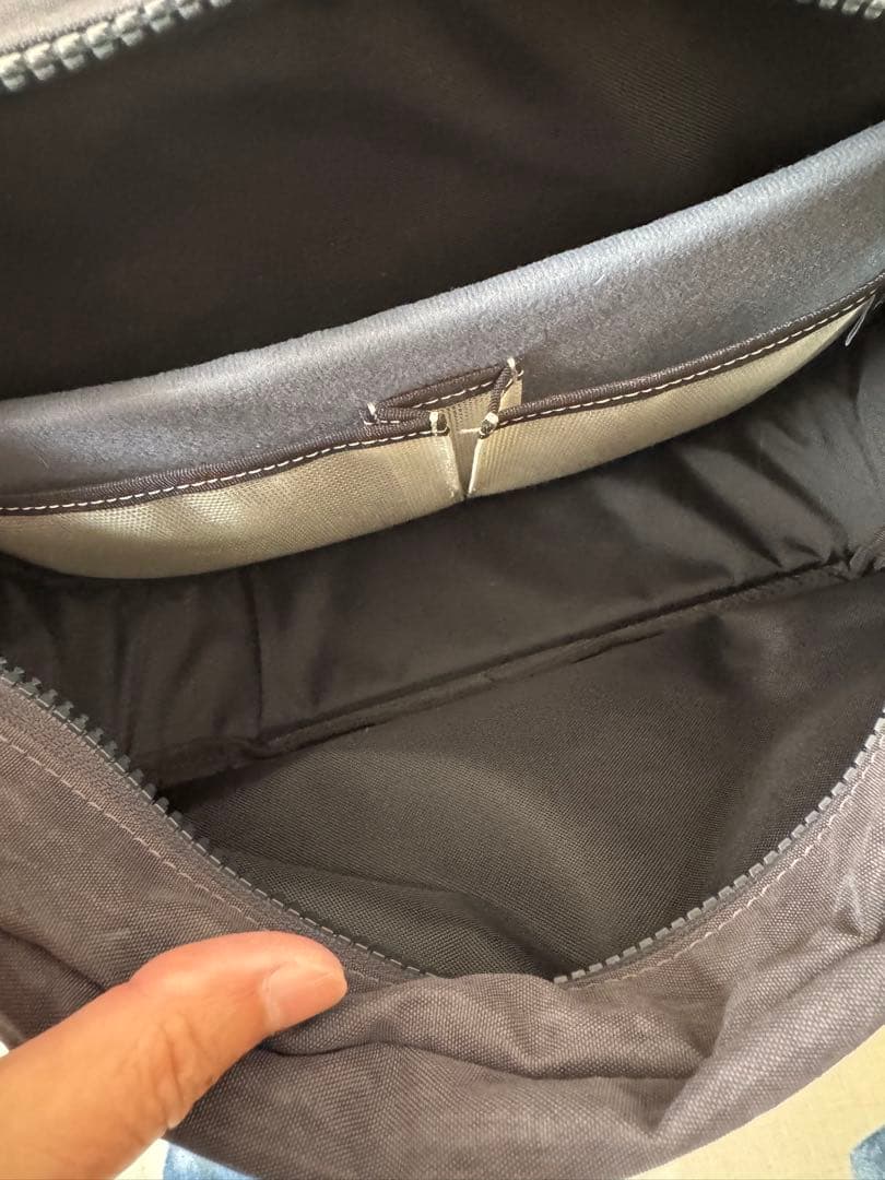 ニジュウカノウ　 FUKUI SIWAナイロンボディバッグＭダークグレー美品