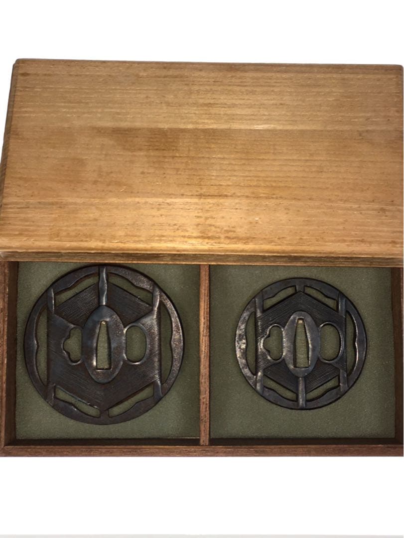 S12六角透かし鉄鍔・大小鍔一対 木箱付 武具・刀装具