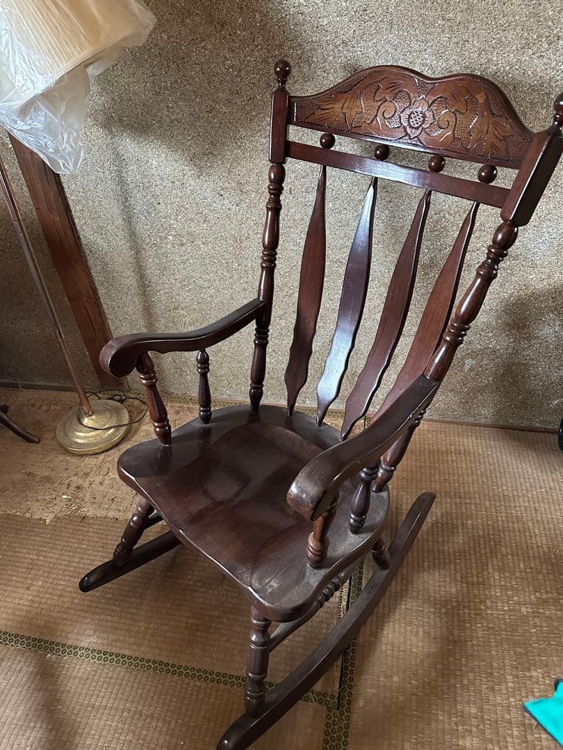 彫刻入り 木製 ロッキングチェア 揺り椅子 アンティーク調 昭和レトロ