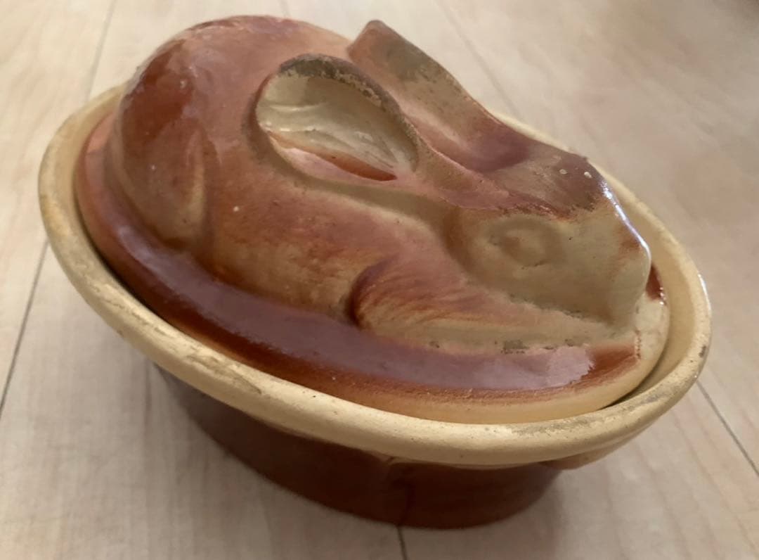 アンティーク うさぎのテリーヌポット　大きめ　フランス