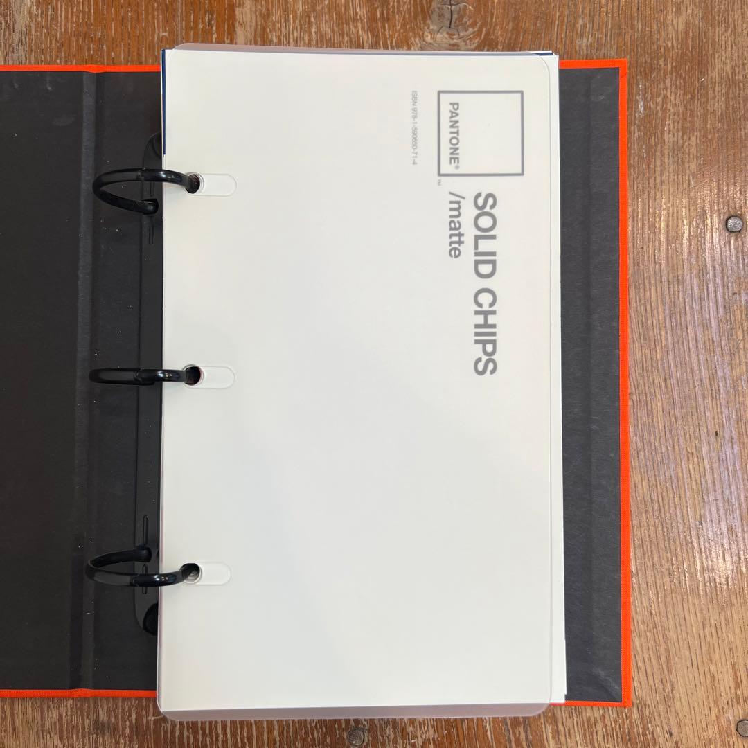 Pantone solid chips パントーン　色見本