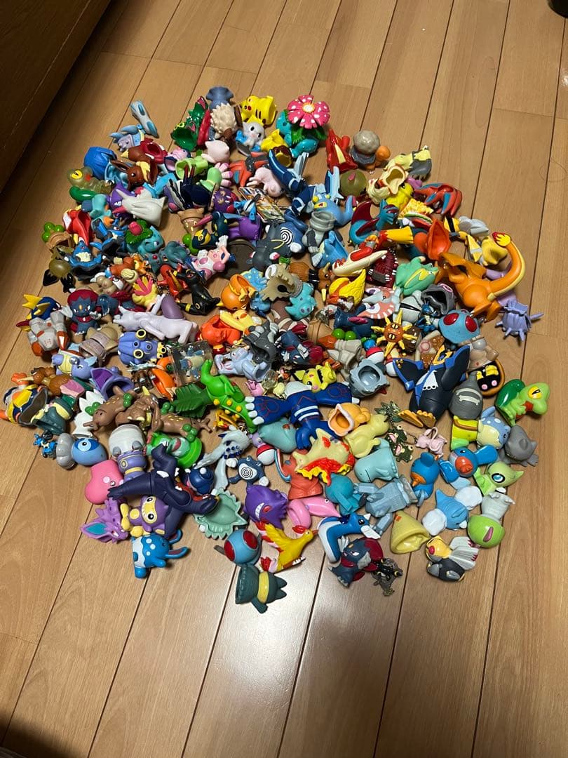 ポケモンフィギュア ＆ 指人形 約100体 収納ボックス付き