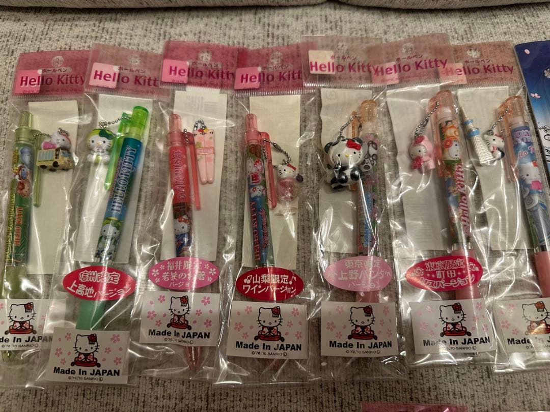 ハローキティご当地ボールペン26本、シャープペンシル1本