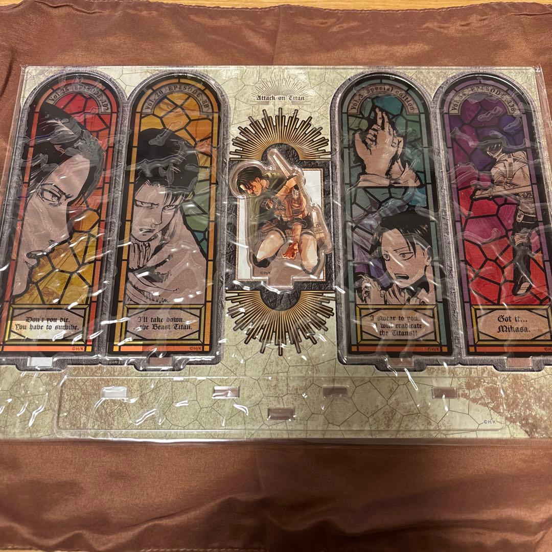 進撃の巨人　リヴァイ　アクリルスタンド③