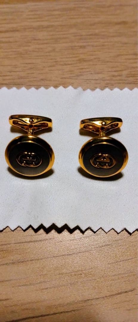 Gucci ゴールドカフスボタン 専用ケース付き