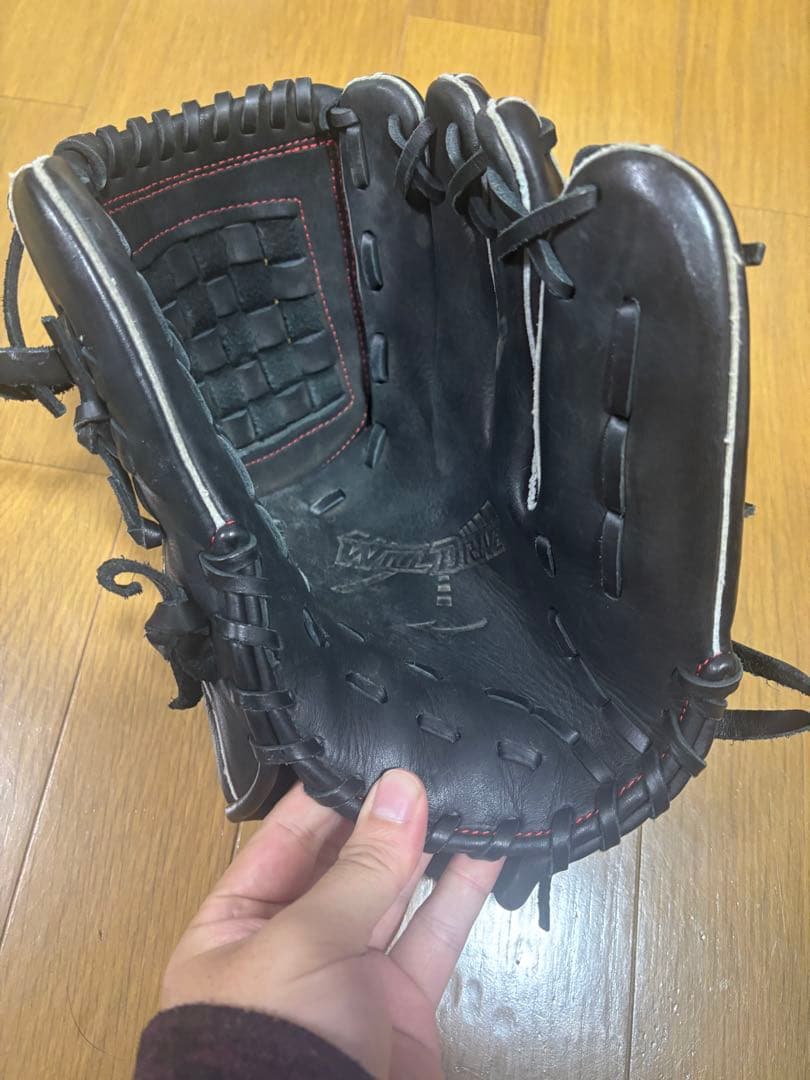 黒 軟式野球グローブ 編み込みデザイン