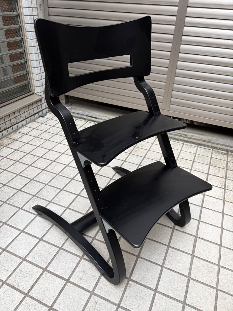 リエンダー　Leander 　ブラック木製ベビーラック・チェア