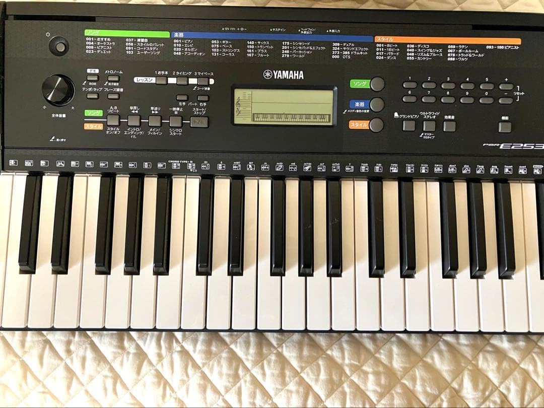 Yamaha PSR-E253 電子キーボード　ヘッドフォン付き