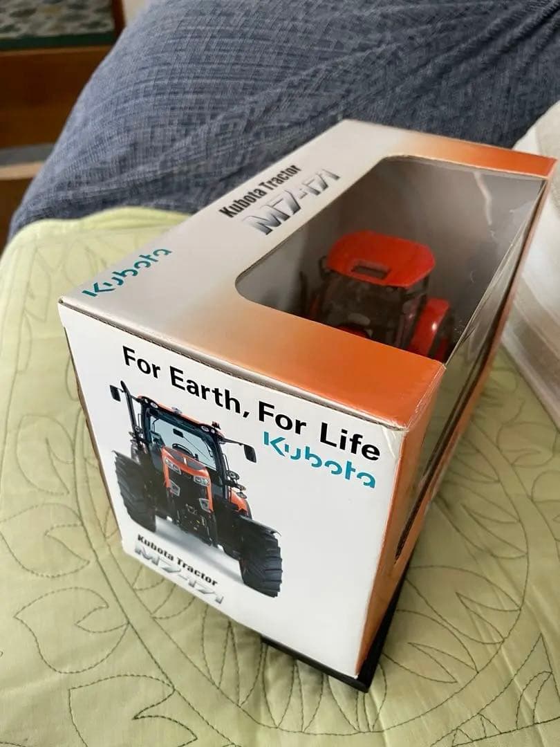 更にお値引き　Kubota M7-171 トラクター 1:32スケール
