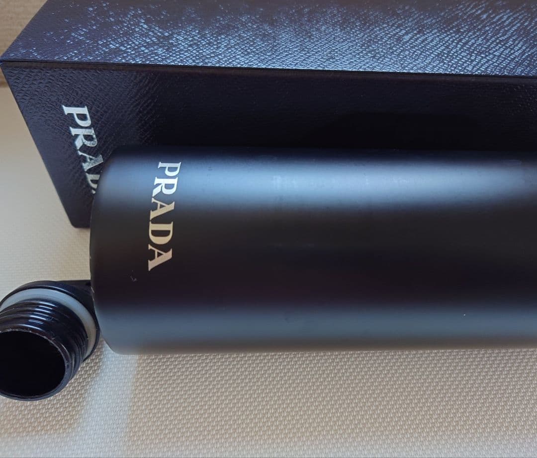 PRADA プラダ ステンレスボトル 黒 ブラック 500ml 水筒 ロゴ
