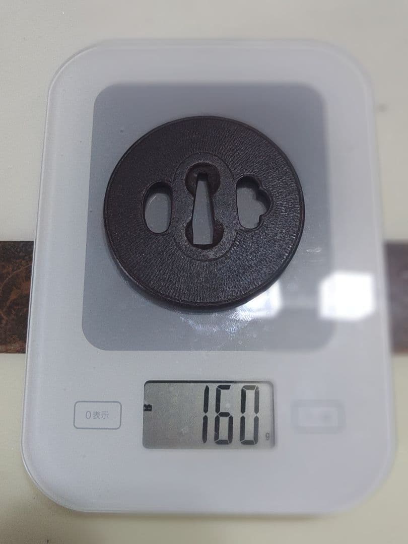 円形鍔　毛彫り　覆輪？　武具　ツバ　かわいい鍔　厚手つば　鉄製　刀装具