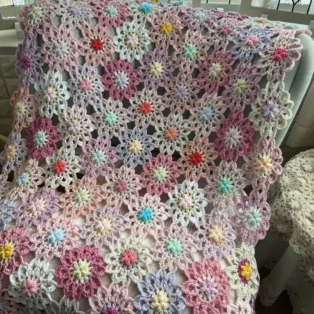 かぎ針編み お花のモチーフ編み　ブランケット　マルチカバー　手編み ピンク