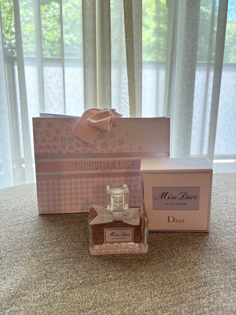 ミスディオール オードゥ パルファン 50ml 箱・ショッピングバッグ付き