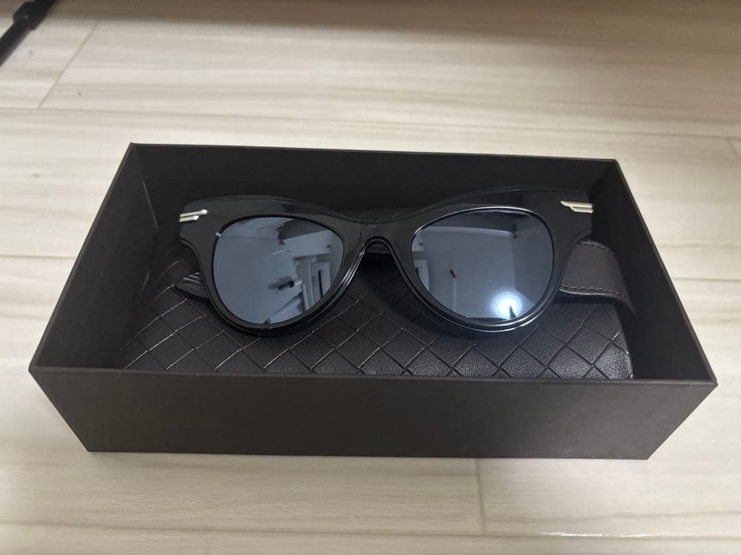 ボッテガべネタ　ブラック キャットアイ サングラス