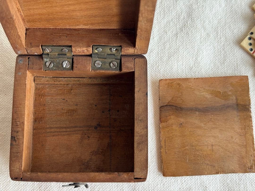 アンティーク　ツバメのモシュリンヌ