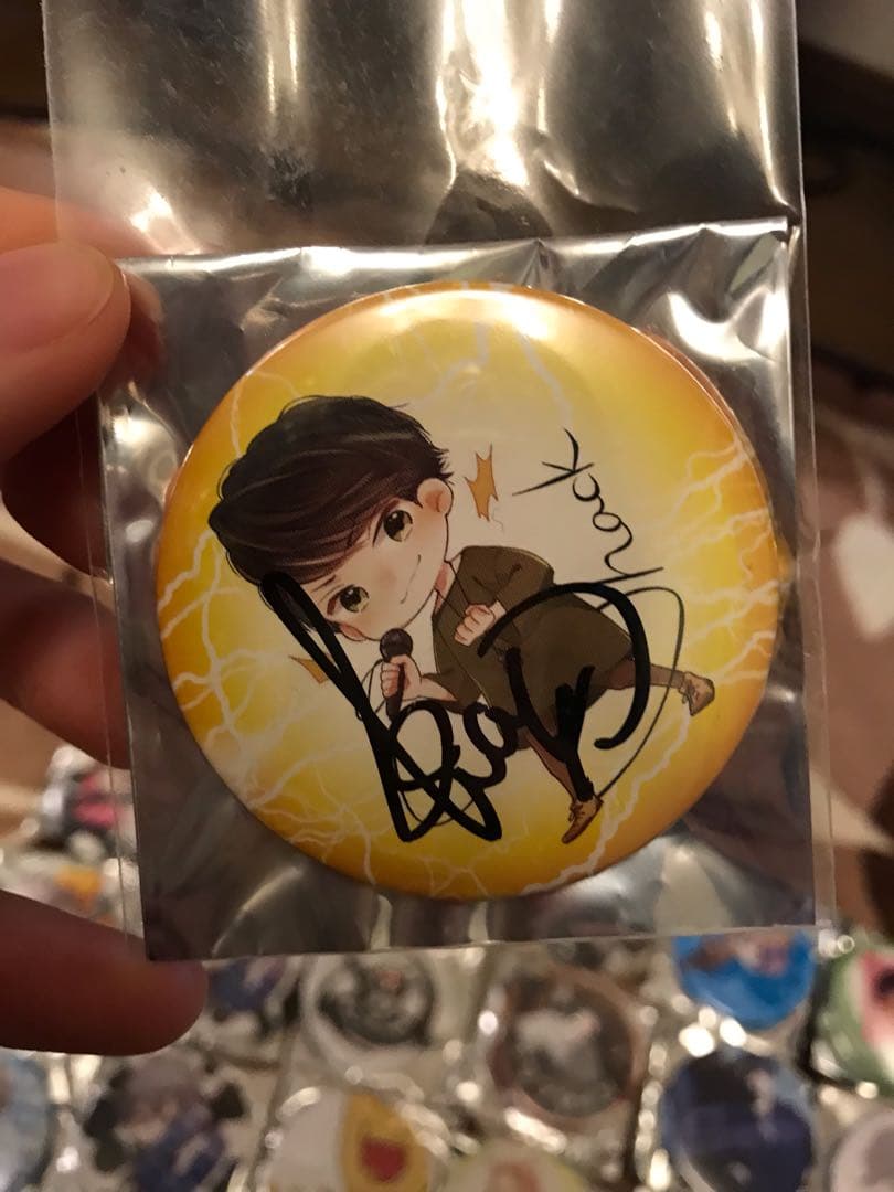 歌い手 缶バッチ グッズ ペンラ