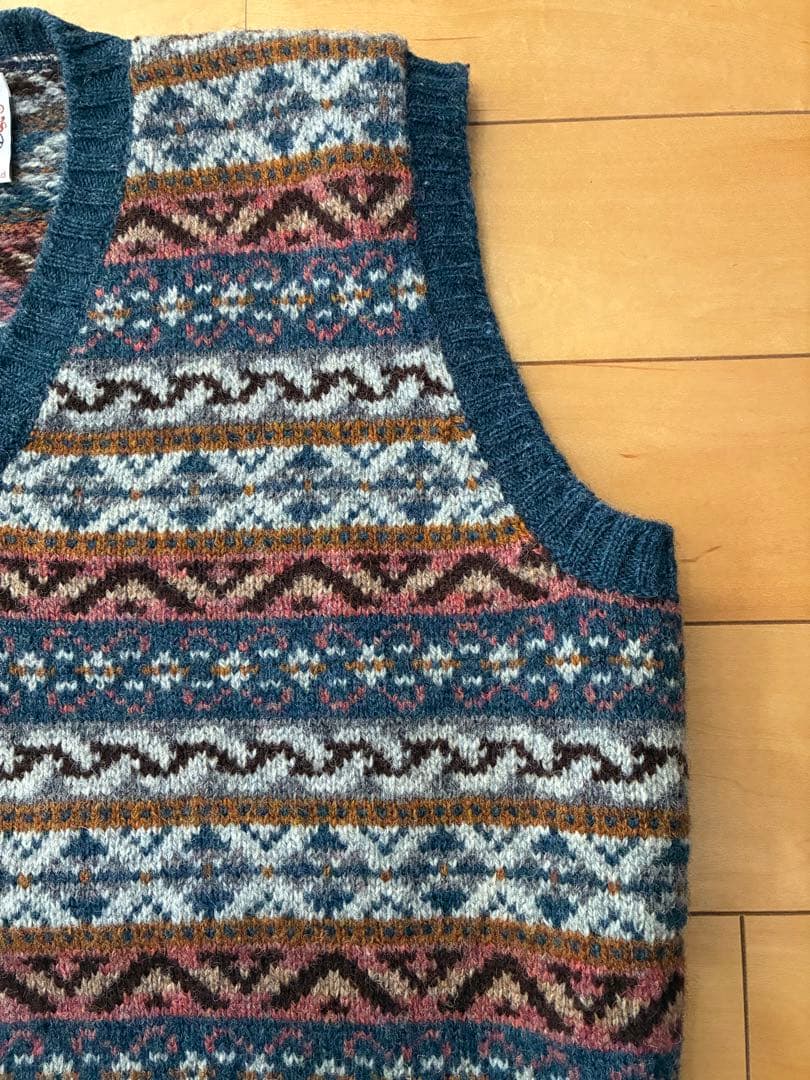 【美品】ジャミーソンズ（Jamieson's ）フェアアイル柄 ベスト