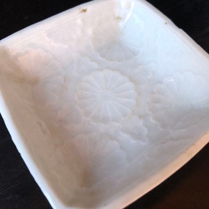 古美術品◼️蔵から超美しい真っ白な珍しいお皿が出て来ました！白磁の角皿、謎の骨董