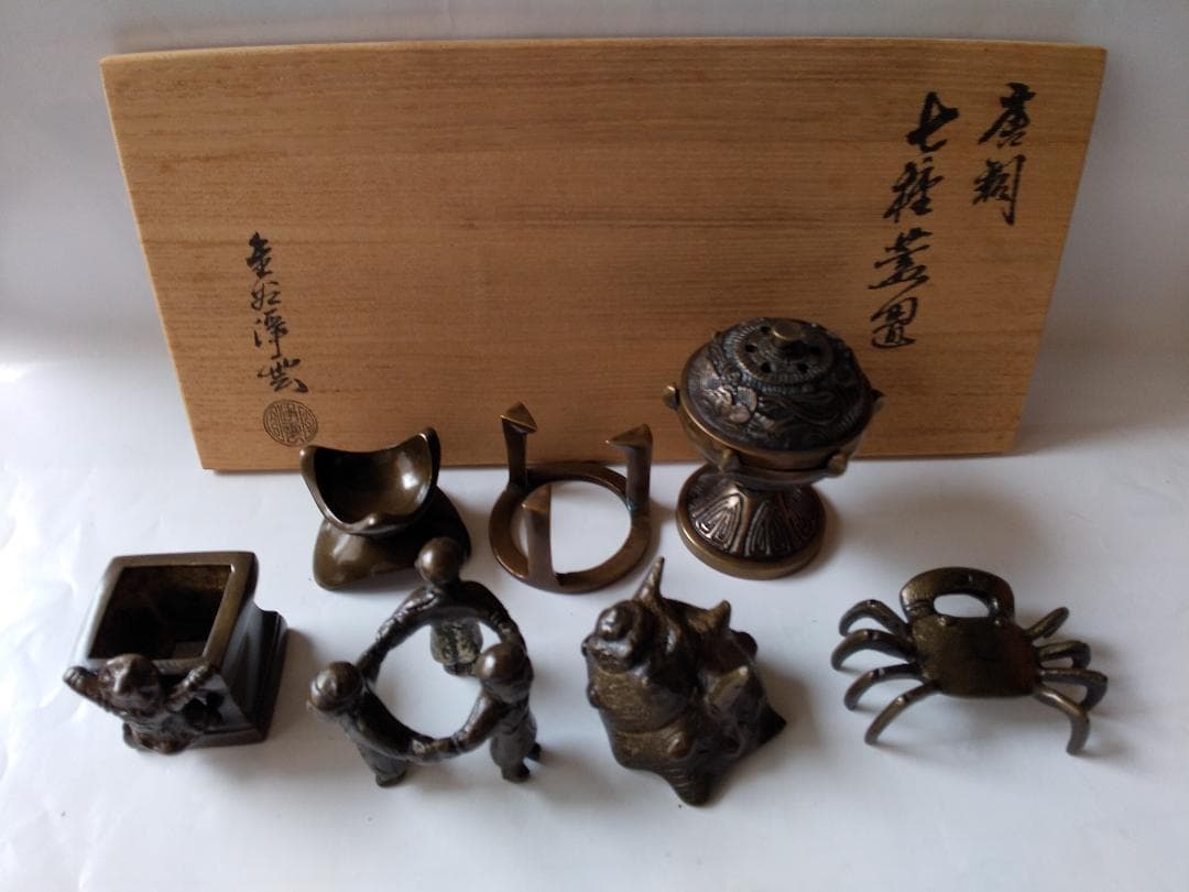 唐銅 七種蓋置 金谷浄雲 造 茶道具 茶器 蓋置 共箱 共布 美品 です。