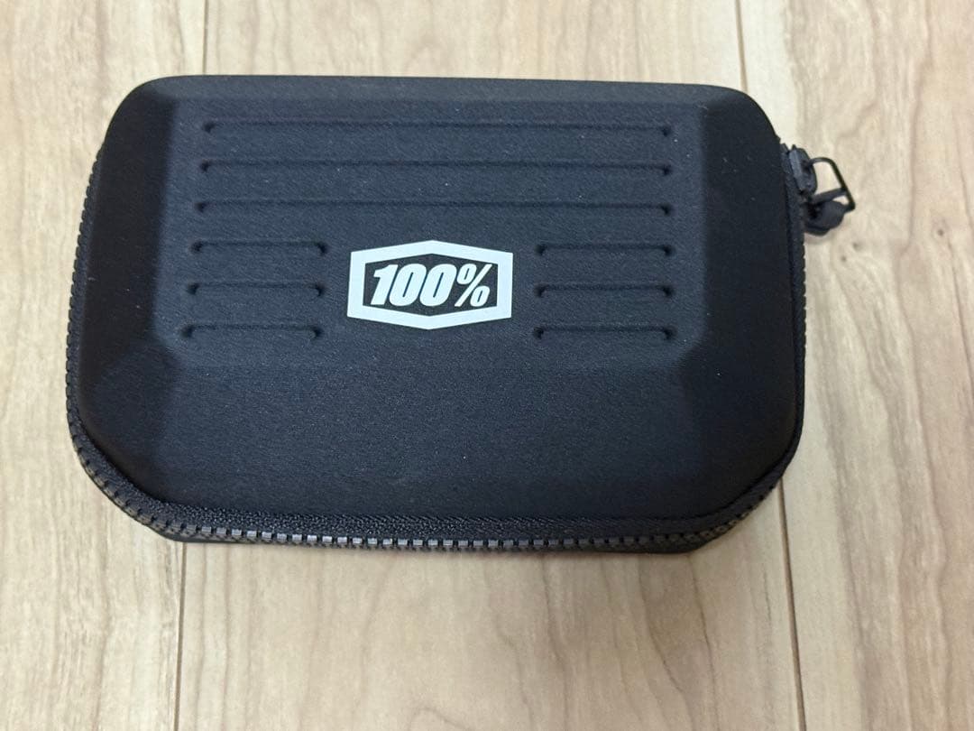 100%サングラスタティスJrモデル　サイズXS