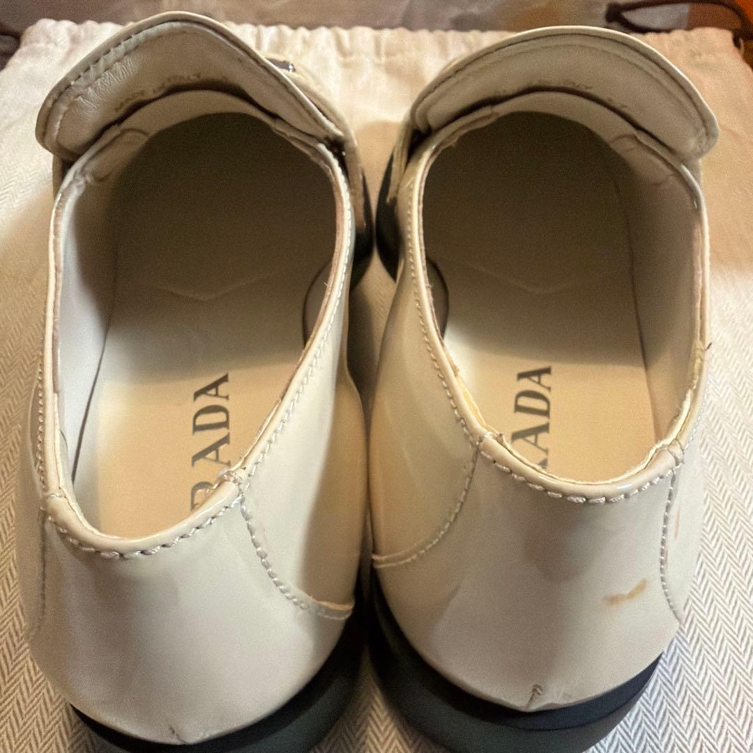 新品　PRADA ホワイトエナメルシューズ