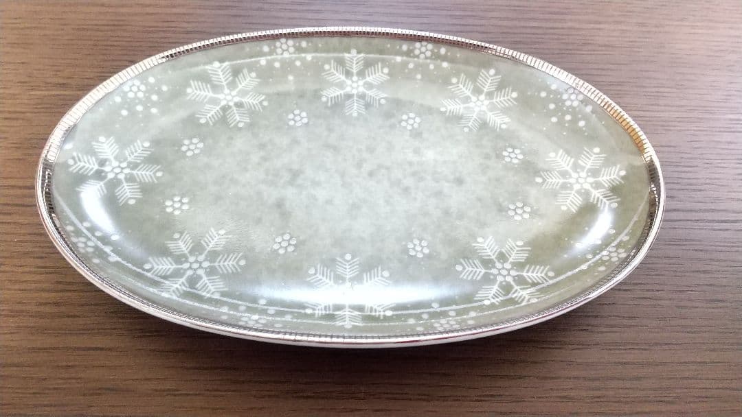 十四代 今泉今右衛門 色絵薄墨墨はじき雪文皿 本人作