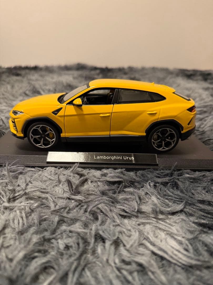 最終値下げですLamborghini Urus 1/18