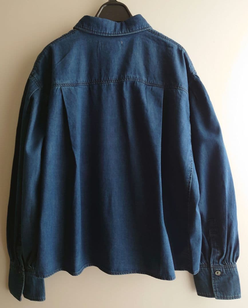 23区今季【洗える】ライトダンガリークロップドボリュームスリーブ シャツ