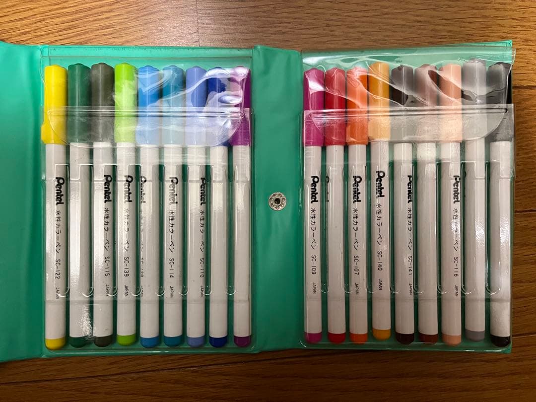 ぺんてる水性カラーペン 白軸 ペン回し