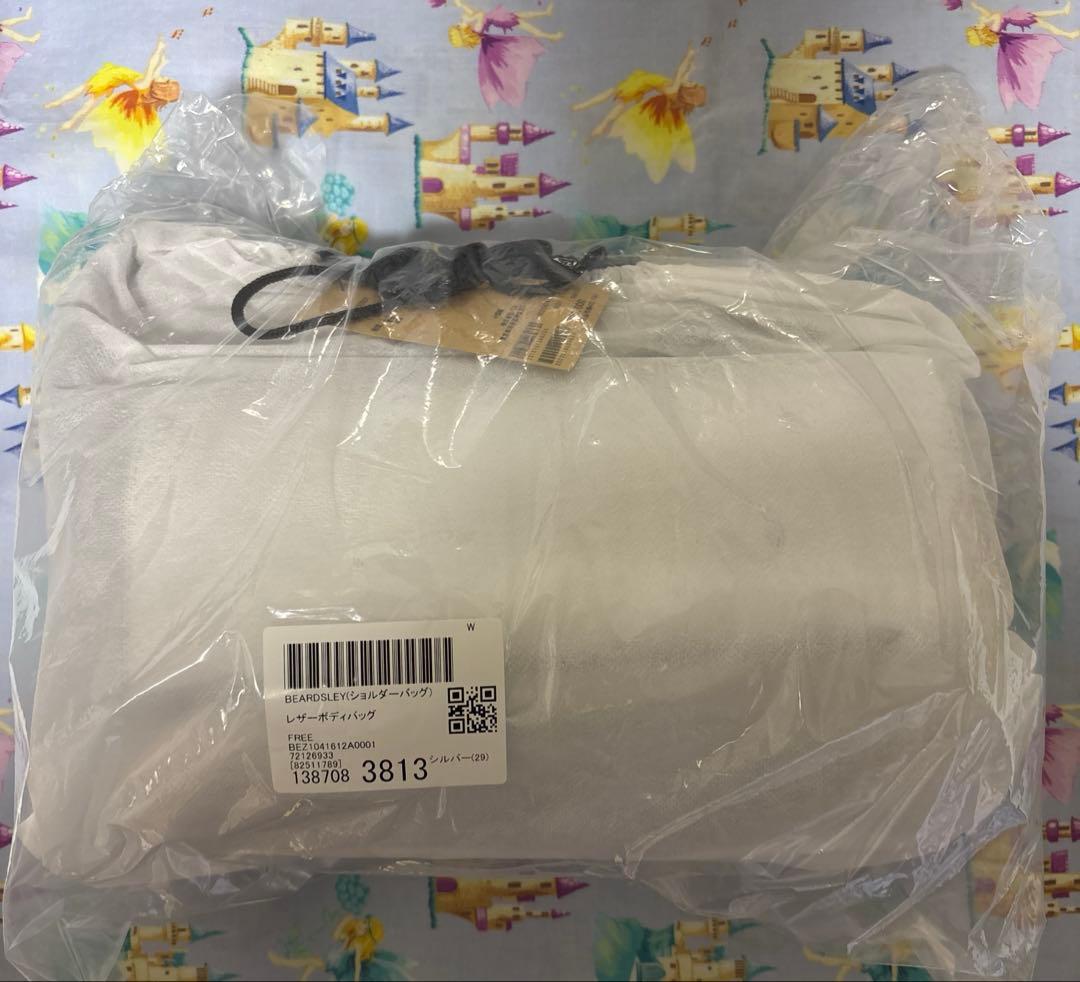 新品　BEARDSLEY ショルダーバッグ レザーボディバッグ 現行　シルバー