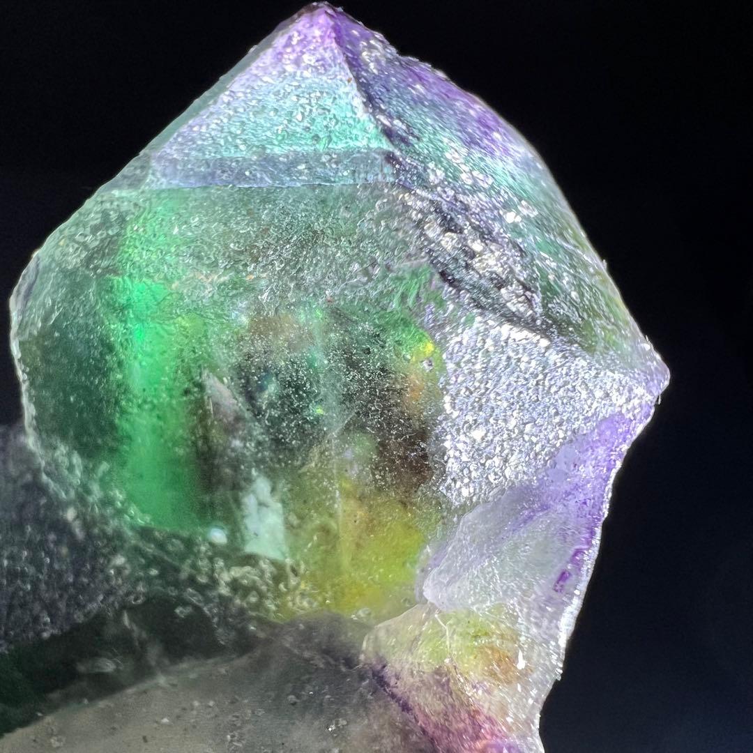 ナミビア　エロンゴ産　クォーツ共生フローライト　キャビネットサイズ